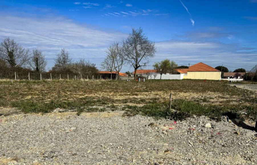 Image Terrain à bâtir de 450 m² à LE BIGNON (44)